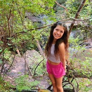 Meet your Posher, Chloe